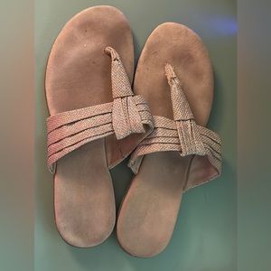 Aerosoles size 10 chlairvoyant metallic sandals